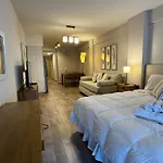 Urbana Suites&Studios 440
